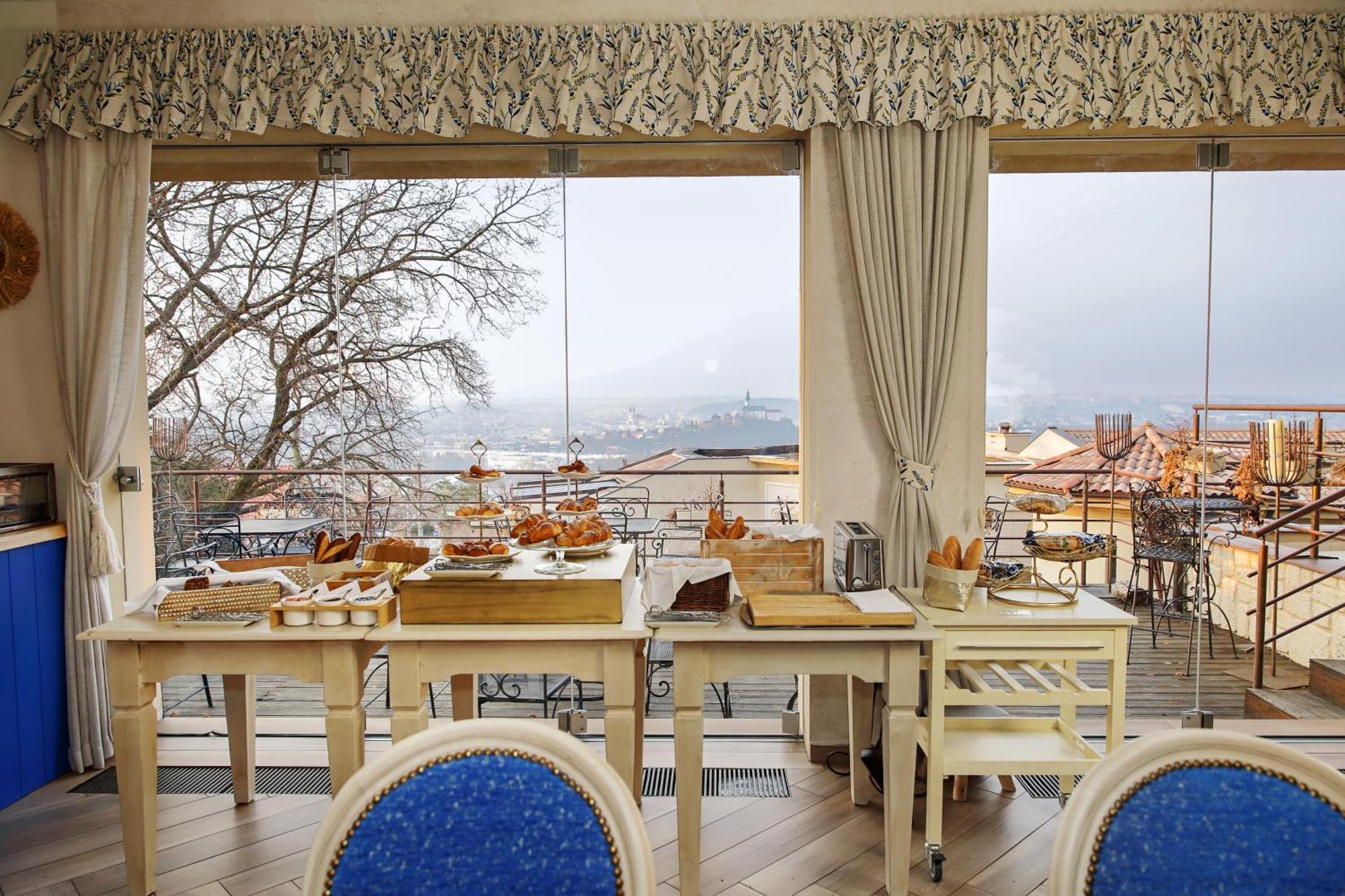 Hotel Zlaty Klucik - Golden Key With Luxury Spa Nitra Exterior foto