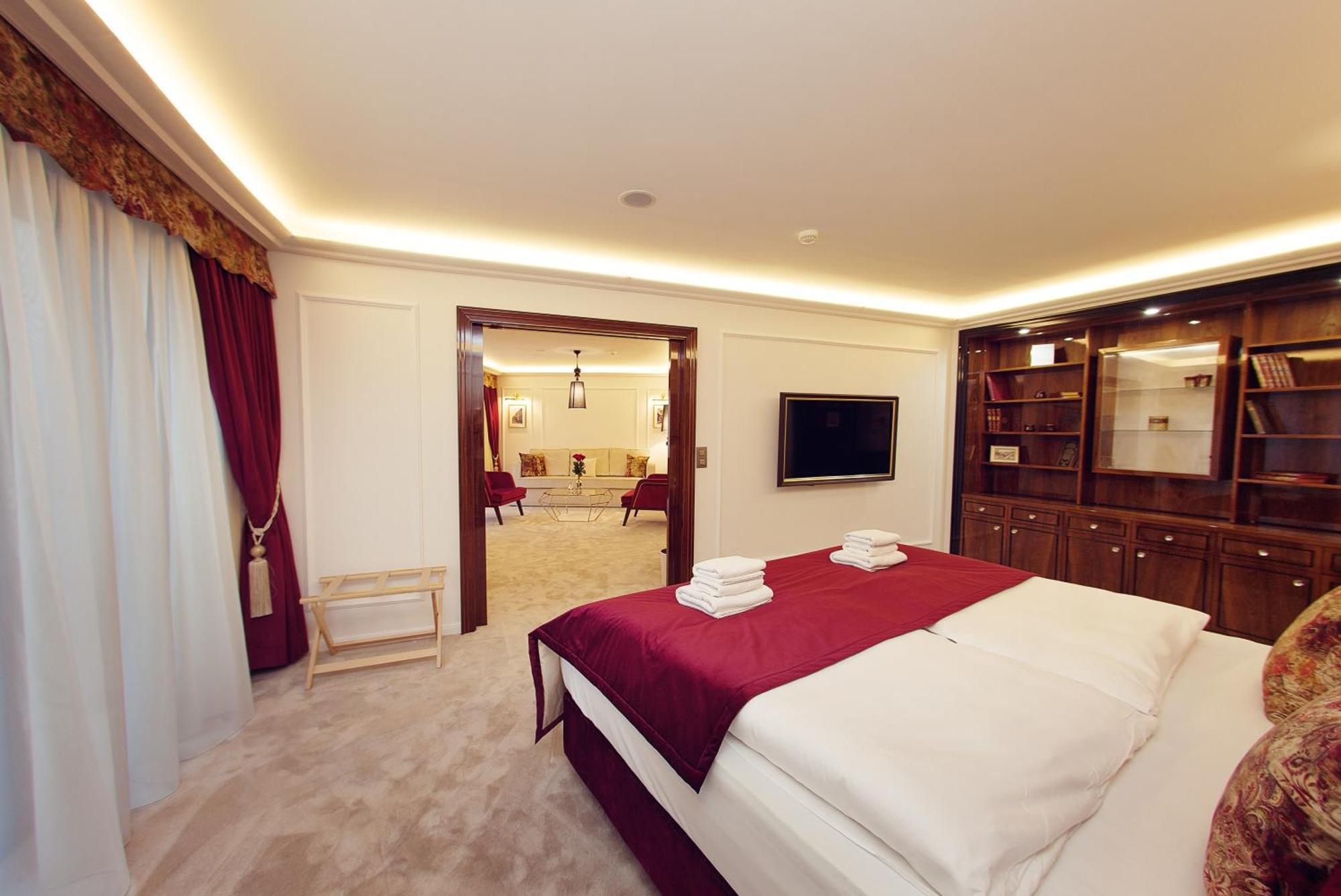 Hotel Zlaty Klucik - Golden Key With Luxury Spa Nitra Exterior foto